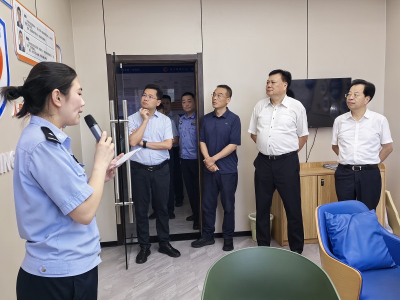 市人大常委会视察人民调解工作